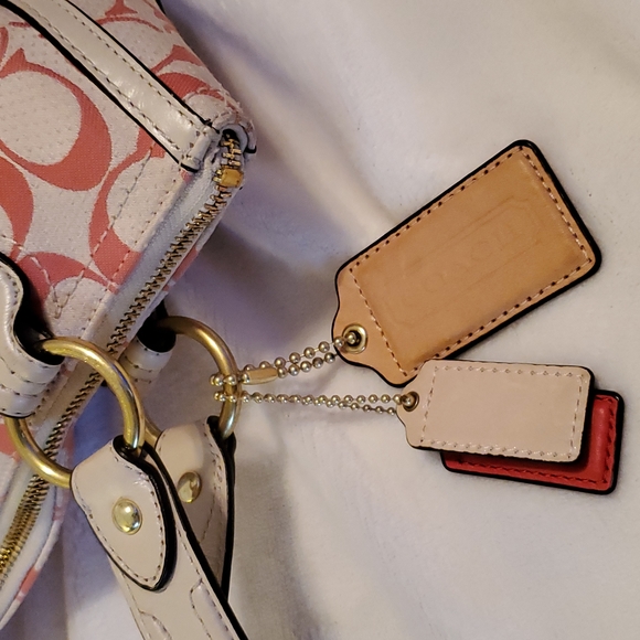 POPPY SIGNATURE C DOT HALLIE TOTE - Picture 12 of 15